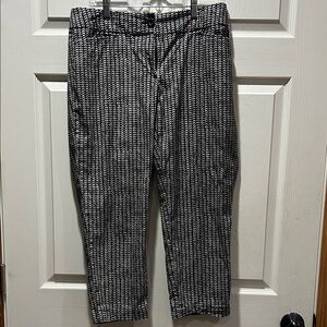 LOFT Curvy Herringbone Patterned Crop